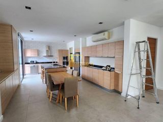 For rent 4 ベッドルーム villa in Khlong Toei, Bangkok