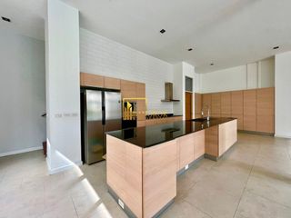 For rent 4 ベッドルーム villa in Khlong Toei, Bangkok