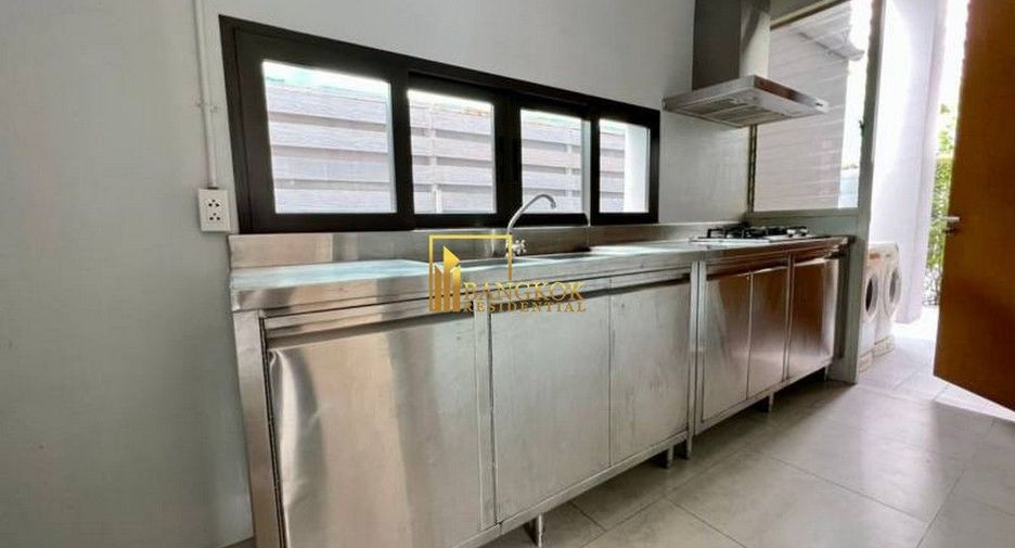 For rent 4 ベッドルーム villa in Khlong Toei, Bangkok