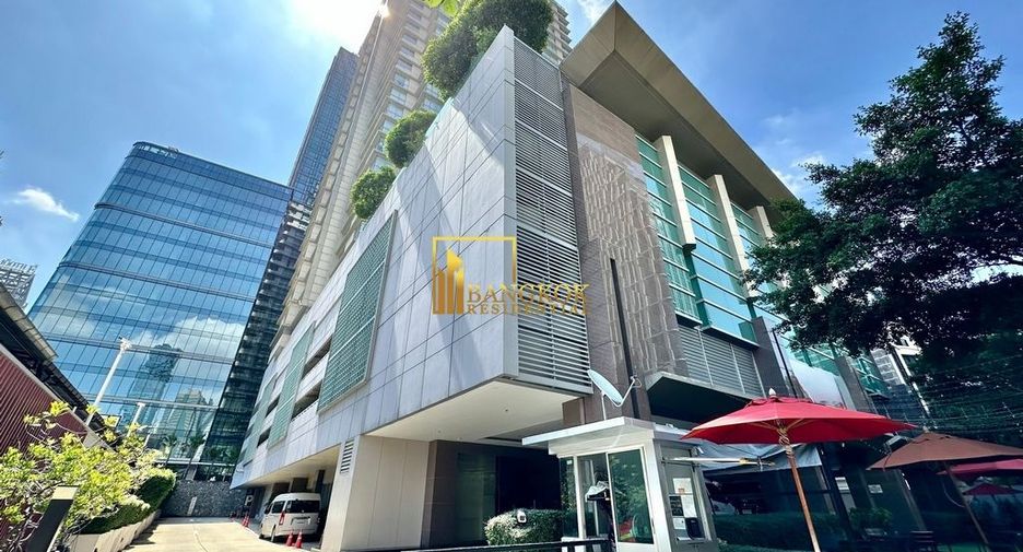 À louer 3 chambres appartement avec services à Sathon, Bangkok