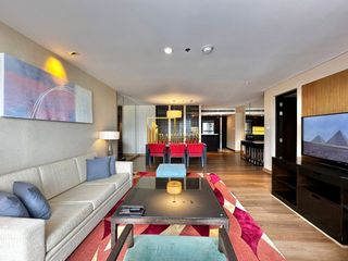 À louer 3 chambres appartement avec services à Sathon, Bangkok