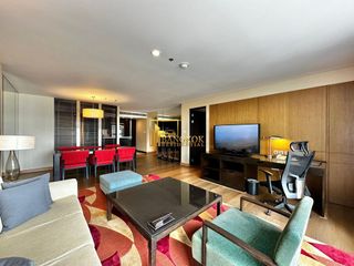 À louer 3 chambres appartement avec services à Sathon, Bangkok