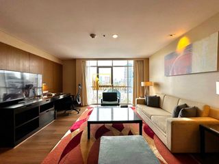 À louer 3 chambres appartement avec services à Sathon, Bangkok
