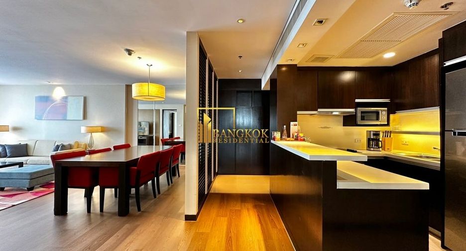 À louer 3 chambres appartement avec services à Sathon, Bangkok