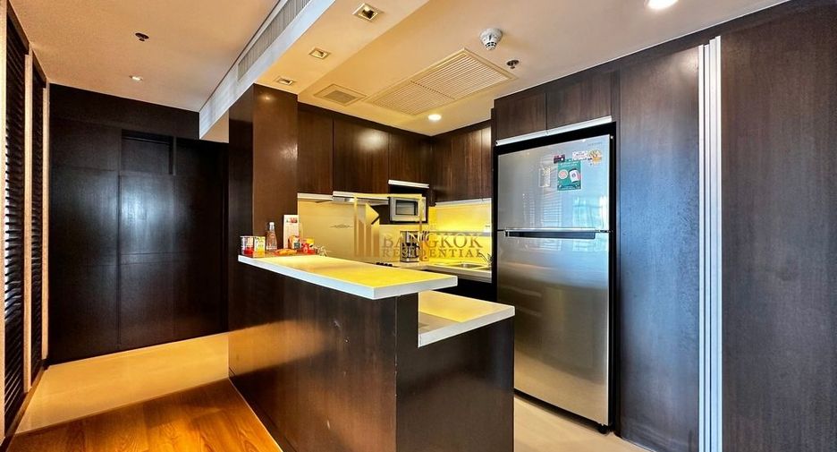 À louer 3 chambres appartement avec services à Sathon, Bangkok