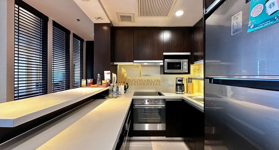 À louer 3 chambres appartement avec services à Sathon, Bangkok