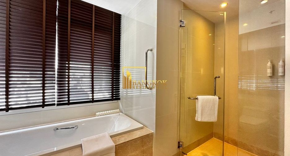 À louer 3 chambres appartement avec services à Sathon, Bangkok
