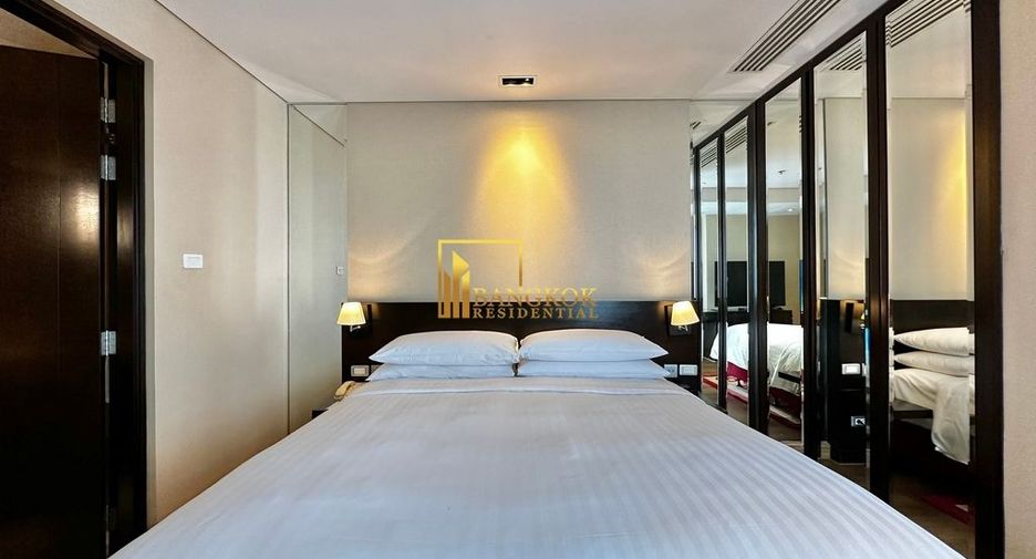 À louer 3 chambres appartement avec services à Sathon, Bangkok