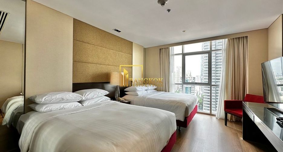 À louer 3 chambres appartement avec services à Sathon, Bangkok