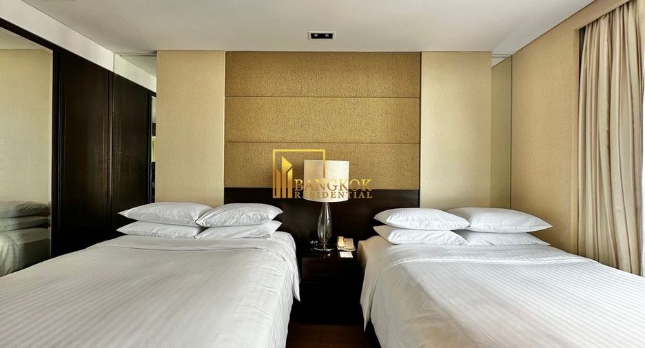 À louer 3 chambres appartement avec services à Sathon, Bangkok