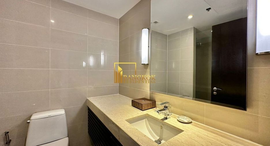 À louer 3 chambres appartement avec services à Sathon, Bangkok
