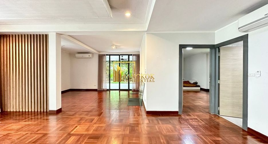 À louer 4 chambres villa à Watthana, Bangkok
