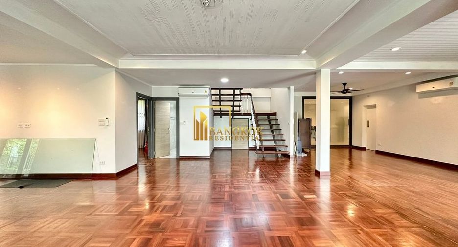 À louer 4 chambres villa à Watthana, Bangkok