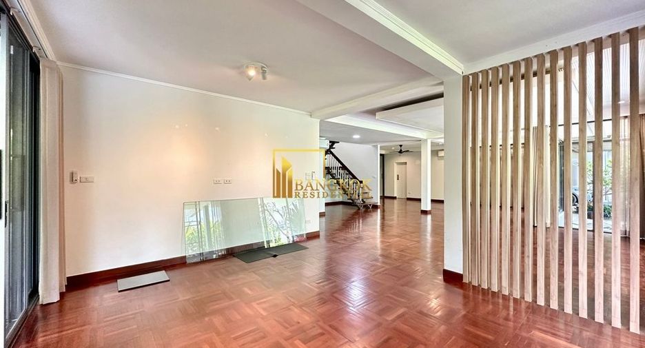 À louer 4 chambres villa à Watthana, Bangkok