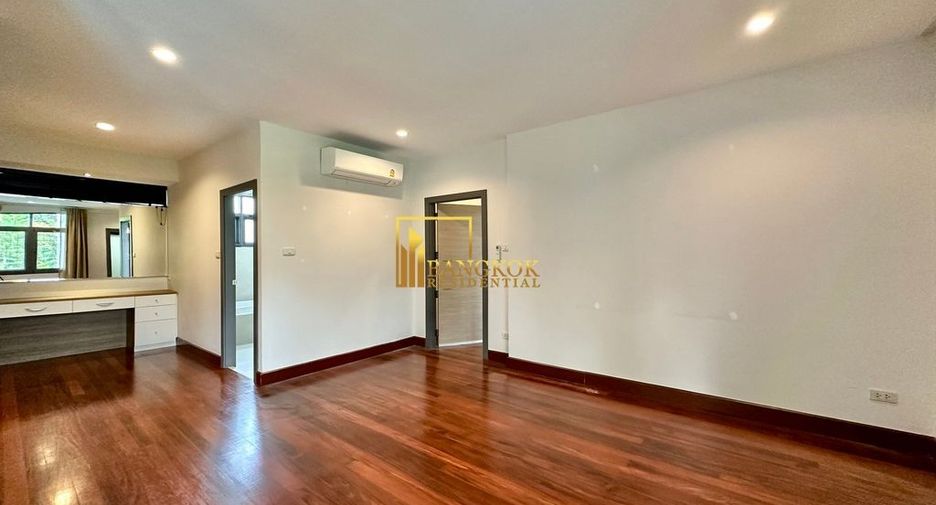 À louer 4 chambres villa à Watthana, Bangkok