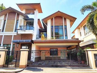 Casa en alquiler de 4 habitaciones en Watthana, Bangkok