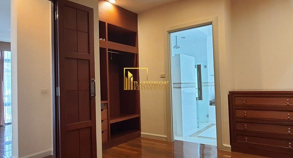 À louer 4 chambres maison à Watthana, Bangkok