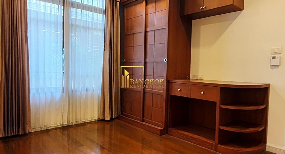 À louer 4 chambres maison à Watthana, Bangkok