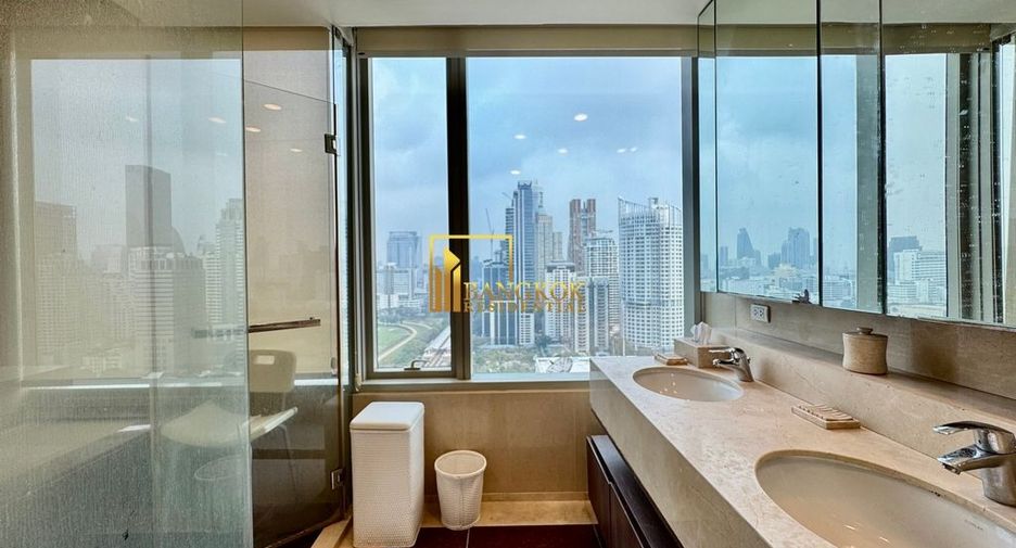 Condo en alquiler de 3 habitaciones en Pathum Wan, Bangkok