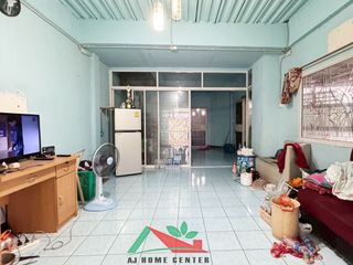 Casa adosada en venta de 2 habitaciones en Krathum Baen, Samut Sakhon