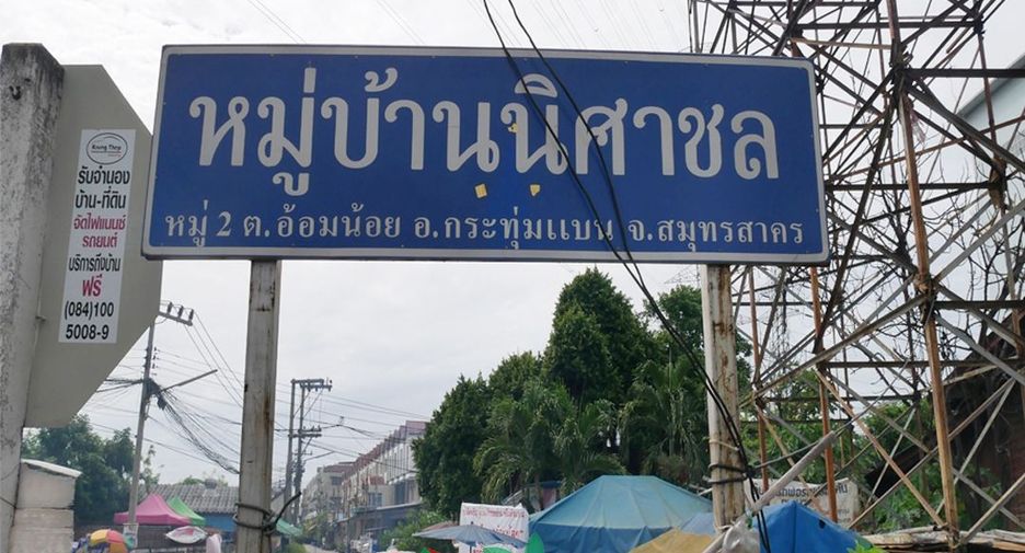 Reihenhaus zum Kauf mit 2 Zimmer in Krathum Baen, Samut Sakhon