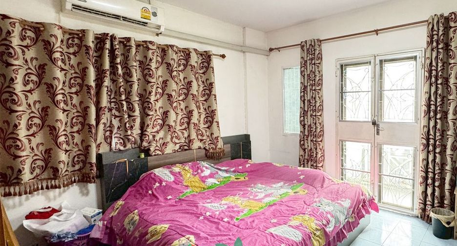 Reihenhaus zum Kauf mit 2 Zimmer in Krathum Baen, Samut Sakhon