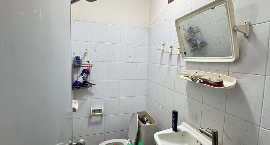 Reihenhaus zum Kauf mit 2 Zimmer in Krathum Baen, Samut Sakhon