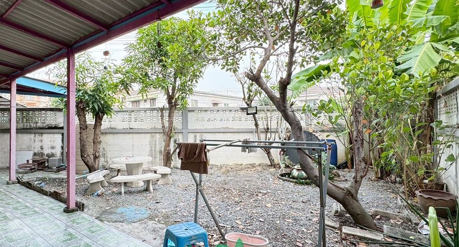 Reihenhaus zum Kauf mit 2 Zimmer in Krathum Baen, Samut Sakhon