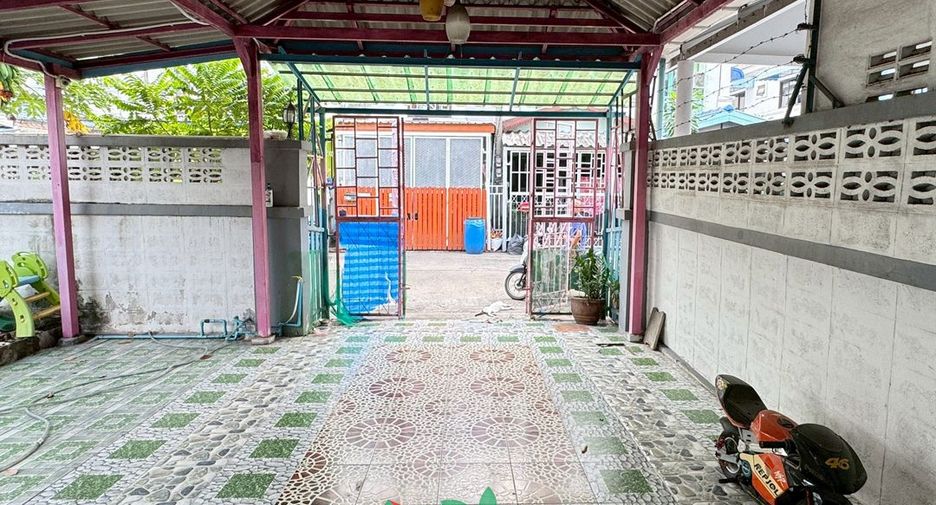 Reihenhaus zum Kauf mit 2 Zimmer in Krathum Baen, Samut Sakhon