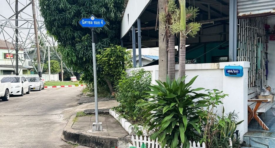 Reihenhaus zum Kauf mit 2 Zimmer in Krathum Baen, Samut Sakhon