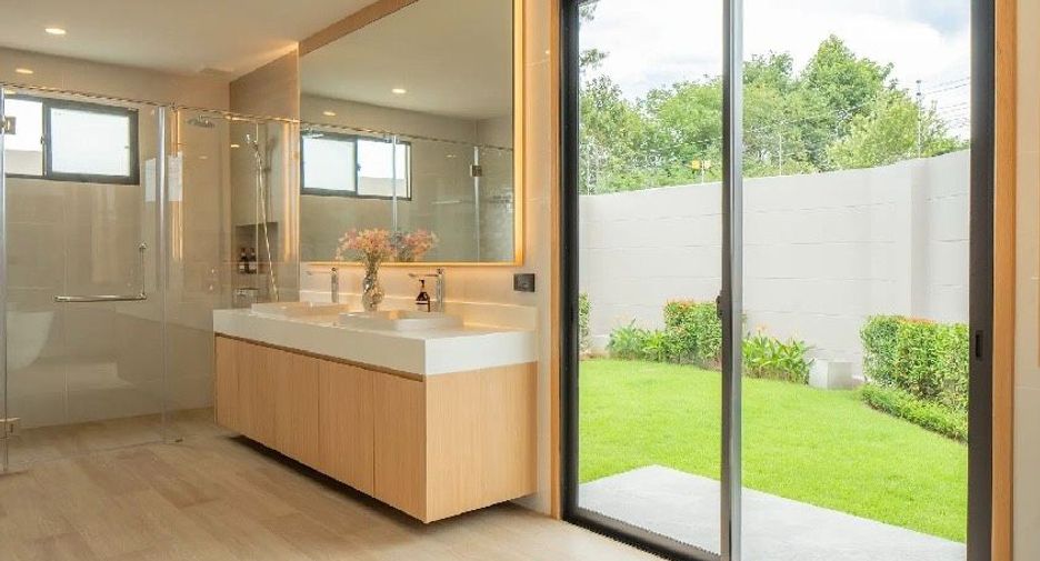 Haus zur Miete und zum Kauf mit 5 Zimmer in Bang Lamung, Chonburi