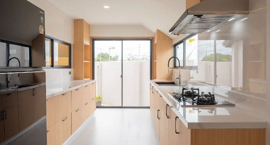 Haus zur Miete und zum Kauf mit 5 Zimmer in Bang Lamung, Chonburi