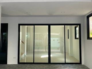 For sale 3 bedrooms townhouse in Watthana, Bangkok