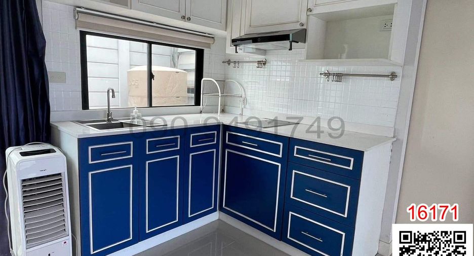 For rent 3 bedrooms townhouse in Prawet, Bangkok