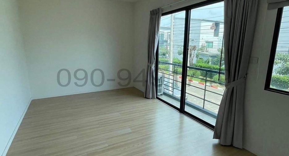 For rent 3 bedrooms townhouse in Prawet, Bangkok