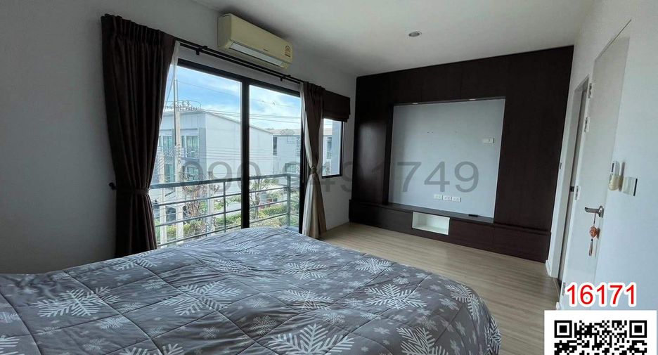 For rent 3 bedrooms townhouse in Prawet, Bangkok