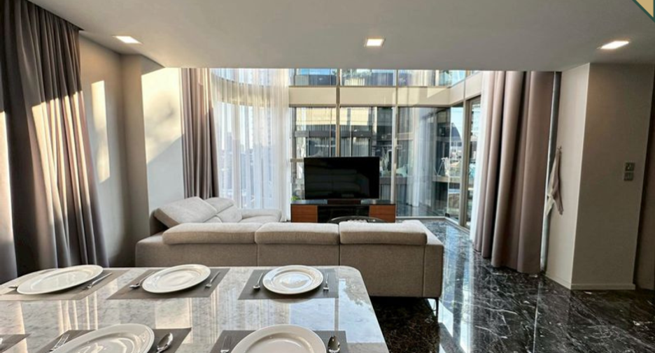 Condo en alquiler de 3 habitaciones en Watthana, Bangkok