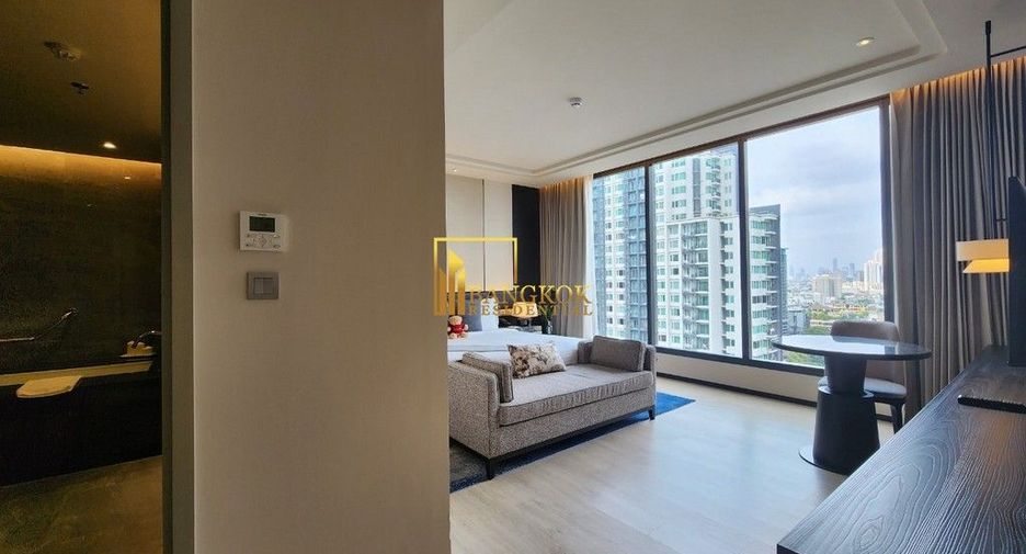 À louer 3 chambres appartement avec services à Khlong Toei, Bangkok