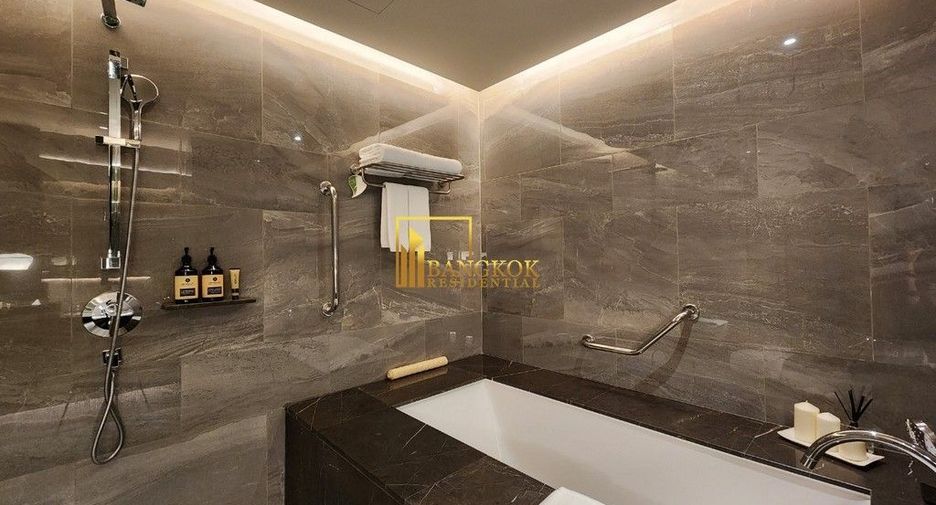 À louer 3 chambres appartement avec services à Khlong Toei, Bangkok