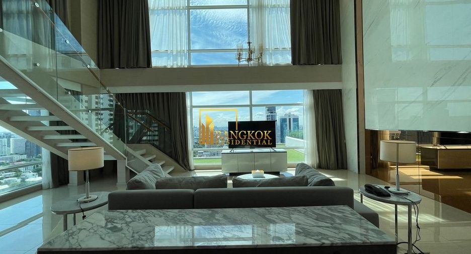 For rent 3 bedrooms serviced apartment in Watthana, Bangkok