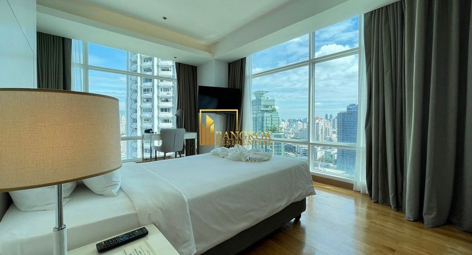 For rent 3 bedrooms serviced apartment in Watthana, Bangkok