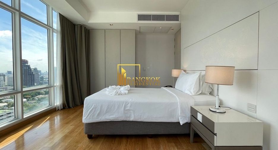 For rent 3 bedrooms serviced apartment in Watthana, Bangkok