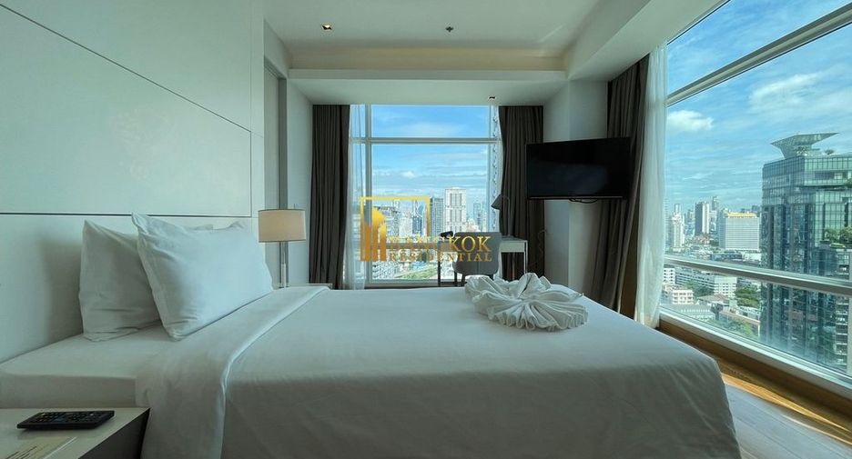 For rent 3 bedrooms serviced apartment in Watthana, Bangkok