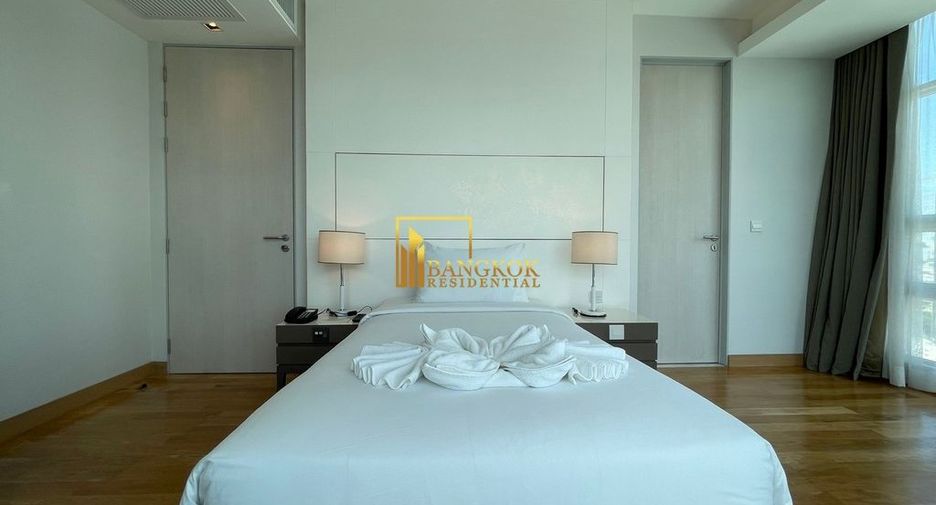 For rent 3 bedrooms serviced apartment in Watthana, Bangkok