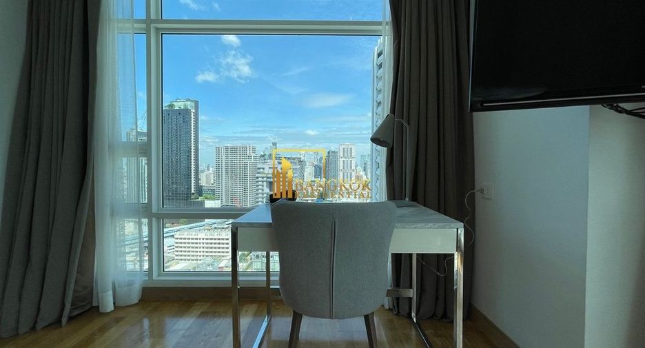 For rent 3 bedrooms serviced apartment in Watthana, Bangkok