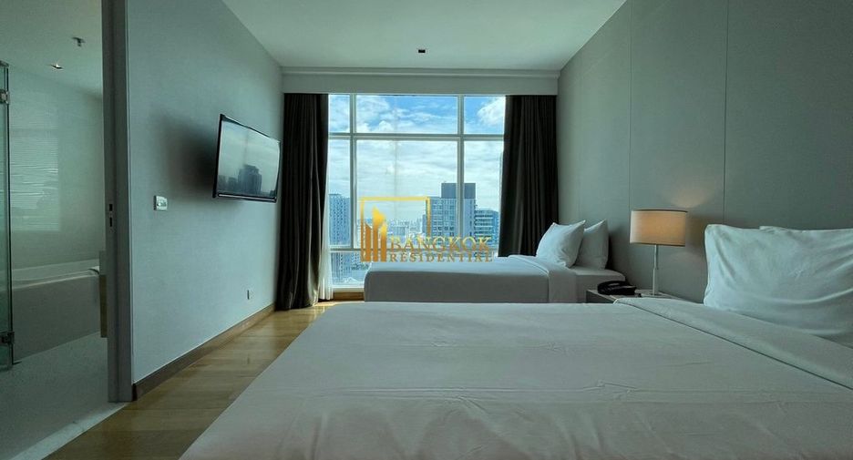 For rent 3 bedrooms serviced apartment in Watthana, Bangkok