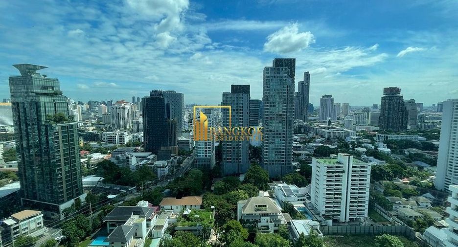 For rent 3 bedrooms serviced apartment in Watthana, Bangkok