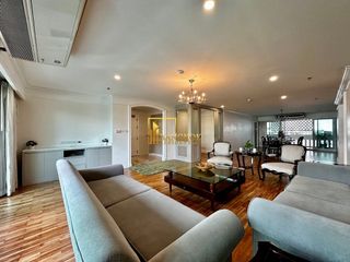 For rent 4 bedrooms apartment in Khlong Toei, Bangkok
