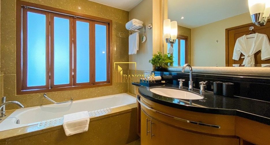 For rent 3 bedrooms condo in Sathon, Bangkok