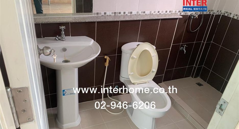 For sale 4 bedrooms townhouse in Khan Na Yao, Bangkok